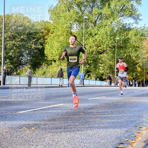 25.10.2026 - hella hamburg halbmarathon Dr. Thomas Lammeyer http://msf.ph/oto/11053782 25.10.2026 10:16:31 Kennedybrücke 6590 meine-sportfotos.de