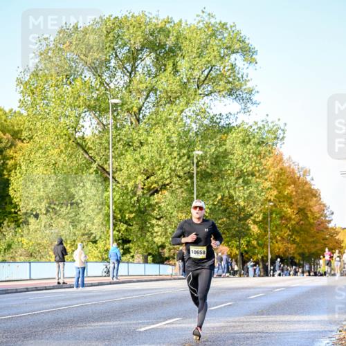 25.10.2026 - hella hamburg halbmarathon Dr. Thomas Lammeyer http://msf.ph/oto/11053807 25.10.2026 10:16:34 Kennedybrücke 10658 meine-sportfotos.de