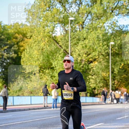 25.10.2026 - hella hamburg halbmarathon Dr. Thomas Lammeyer http://msf.ph/oto/11053828 25.10.2026 10:16:35 Kennedybrücke 10658 meine-sportfotos.de