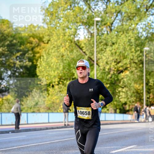 25.10.2026 - hella hamburg halbmarathon Dr. Thomas Lammeyer http://msf.ph/oto/11053830 25.10.2026 10:16:35 Kennedybrücke 1, 10658 meine-sportfotos.de