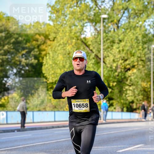 25.10.2026 - hella hamburg halbmarathon Dr. Thomas Lammeyer http://msf.ph/oto/11053834 25.10.2026 10:16:36 Kennedybrücke 10658 meine-sportfotos.de