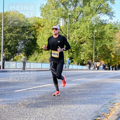 25.10.2026 - hella hamburg halbmarathon Dr. Thomas Lammeyer http://msf.ph/oto/11053838 25.10.2026 10:16:36 Kennedybrücke 10658 meine-sportfotos.de
