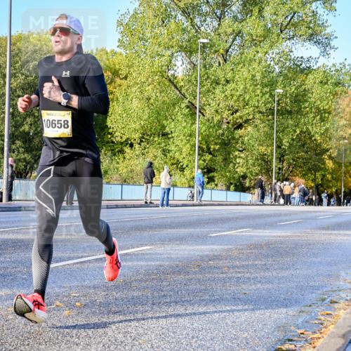 25.10.2026 - hella hamburg halbmarathon Dr. Thomas Lammeyer http://msf.ph/oto/11053842 25.10.2026 10:16:36 Kennedybrücke 10658 meine-sportfotos.de