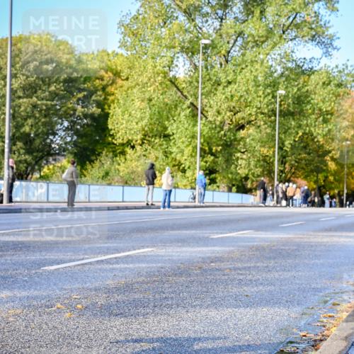 25.10.2026 - hella hamburg halbmarathon Dr. Thomas Lammeyer http://msf.ph/oto/11053845 25.10.2026 10:16:37 Kennedybrücke  meine-sportfotos.de