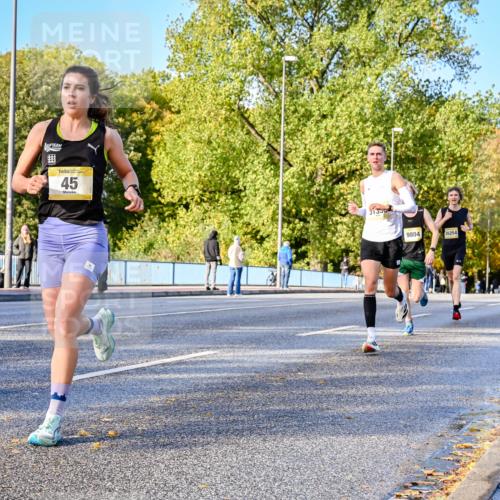 25.10.2026 - hella hamburg halbmarathon Dr. Thomas Lammeyer http://msf.ph/oto/11053888 25.10.2026 10:16:48 Kennedybrücke 30002, 45, 9804, 35254 meine-sportfotos.de