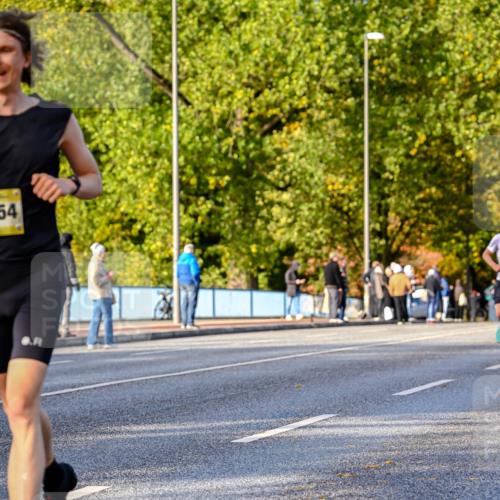 25.10.2026 - hella hamburg halbmarathon Dr. Thomas Lammeyer http://msf.ph/oto/11053911 25.10.2026 10:16:50 Kennedybrücke 54 meine-sportfotos.de