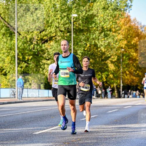 25.10.2026 - hella hamburg halbmarathon Dr. Thomas Lammeyer http://msf.ph/oto/11053935 25.10.2026 10:16:52 Kennedybrücke 13398, 228, 36367 meine-sportfotos.de