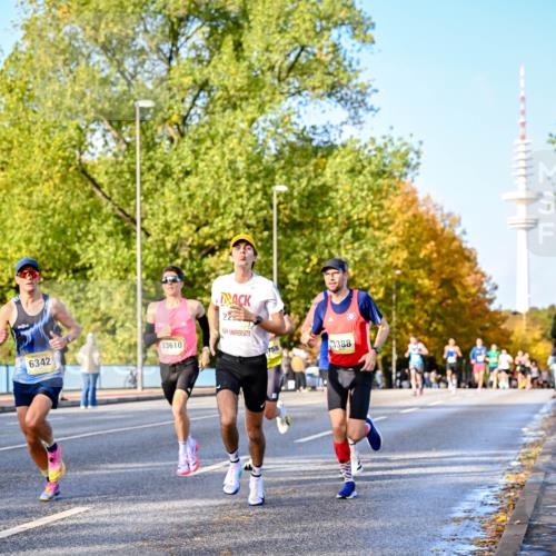 25.10.2026 - hella hamburg halbmarathon Dr. Thomas Lammeyer http://msf.ph/oto/11053987 25.10.2026 10:16:59 Kennedybrücke 6342, 33610, 2283, 758, 3388 meine-sportfotos.de