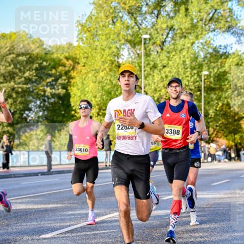 25.10.2026 - hella hamburg halbmarathon Dr. Thomas Lammeyer http://msf.ph/oto/11053996 25.10.2026 10:17:00 Kennedybrücke 33610, 22620, 58, 3388 meine-sportfotos.de