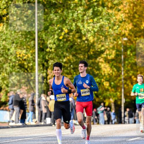 25.10.2026 - hella hamburg halbmarathon Dr. Thomas Lammeyer http://msf.ph/oto/11054035 25.10.2026 10:17:07 Kennedybrücke 25044, 20014, 1076 meine-sportfotos.de
