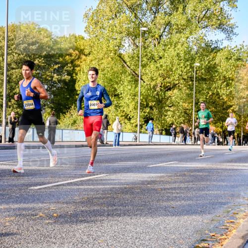 25.10.2026 - hella hamburg halbmarathon Dr. Thomas Lammeyer http://msf.ph/oto/11054063 25.10.2026 10:17:11 Kennedybrücke 25044, 2001 meine-sportfotos.de