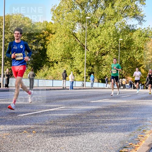 25.10.2026 - hella hamburg halbmarathon Dr. Thomas Lammeyer http://msf.ph/oto/11054068 25.10.2026 10:17:11 Kennedybrücke 25044, 20014, 10760, 32679 meine-sportfotos.de