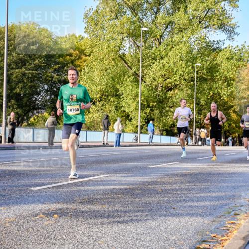 25.10.2026 - hella hamburg halbmarathon Dr. Thomas Lammeyer http://msf.ph/oto/11054080 25.10.2026 10:17:13 Kennedybrücke 10760, 3745, 32679 meine-sportfotos.de
