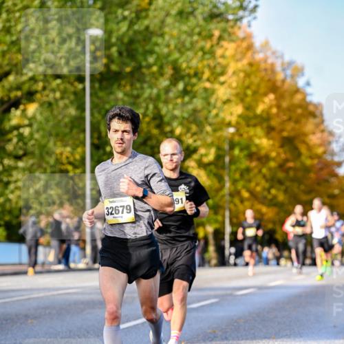 25.10.2026 - hella hamburg halbmarathon Dr. Thomas Lammeyer http://msf.ph/oto/11054096 25.10.2026 10:17:15 Kennedybrücke 32679, 91 meine-sportfotos.de