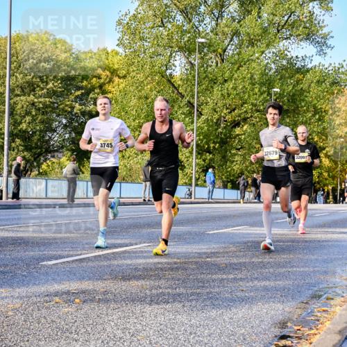 25.10.2026 - hella hamburg halbmarathon Dr. Thomas Lammeyer http://msf.ph/oto/11054100 25.10.2026 10:17:15 Kennedybrücke 3745, 32679, 32091 meine-sportfotos.de