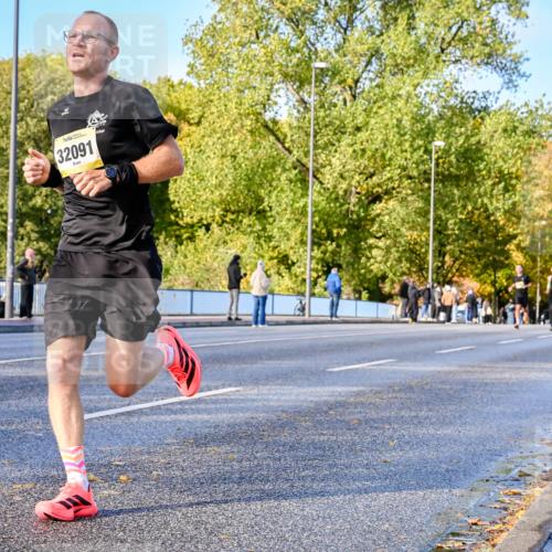 25.10.2026 - hella hamburg halbmarathon Dr. Thomas Lammeyer http://msf.ph/oto/11054122 25.10.2026 10:17:18 Kennedybrücke 32091 meine-sportfotos.de
