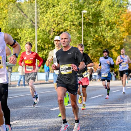 25.10.2026 - hella hamburg halbmarathon Dr. Thomas Lammeyer http://msf.ph/oto/11054158 25.10.2026 10:17:25 Kennedybrücke 30870, 15, 20045, 3034, 15875 meine-sportfotos.de