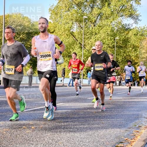 25.10.2026 - hella hamburg halbmarathon Dr. Thomas Lammeyer http://msf.ph/oto/11054164 25.10.2026 10:17:25 Kennedybrücke 2997, 35006, 20045, 30870, 15879, 21479 meine-sportfotos.de