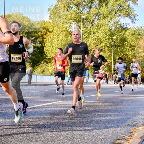 25.10.2026 - hella hamburg halbmarathon Dr. Thomas Lammeyer http://msf.ph/oto/11054168 25.10.2026 10:17:25 Kennedybrücke 35006, 19706, 20045, 8, 3034, 15879, 21479 meine-sportfotos.de