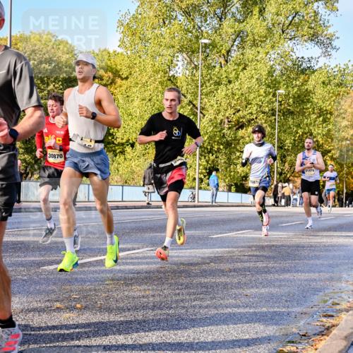 25.10.2026 - hella hamburg halbmarathon Dr. Thomas Lammeyer http://msf.ph/oto/11054175 25.10.2026 10:17:26 Kennedybrücke 20045, 30870, 15879, 21479 meine-sportfotos.de