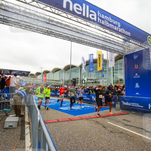 25.10.2026 - hella hamburg halbmarathon LAZAROV Photography http://msf.ph/oto/11384636 25.10.2026 12:27:05 Ziel 5194, 5195, 16104, 25052, 6122, 17512, 4437, 30282, 1133 meine-sportfotos.de