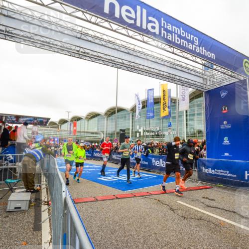 25.10.2026 - hella hamburg halbmarathon LAZAROV Photography http://msf.ph/oto/11384637 25.10.2026 12:27:05 Ziel 5194, 5195, 25052, 16104, 30282, 4437, 6122, 17512, 1133 meine-sportfotos.de