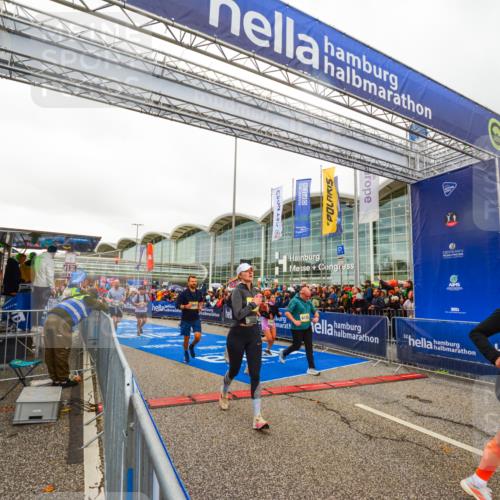 25.10.2026 - hella hamburg halbmarathon LAZAROV Photography http://msf.ph/oto/11384654 25.10.2026 12:27:09 Ziel 1133, 24271, 24270, 15904, 20912, 15607, 35501, 6133 meine-sportfotos.de