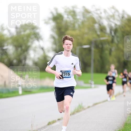 07.04.2024 - 43. Internationalen Wilhelmsburger Insellauf Dr. Thomas Lammeyer http://msf.ph/oto/6037610 07.04.2024 10:22:38 Laufen 2315 meine-sportfotos.de