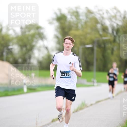 07.04.2024 - 43. Internationalen Wilhelmsburger Insellauf Dr. Thomas Lammeyer http://msf.ph/oto/6037611 07.04.2024 10:22:38 Laufen 2315 meine-sportfotos.de