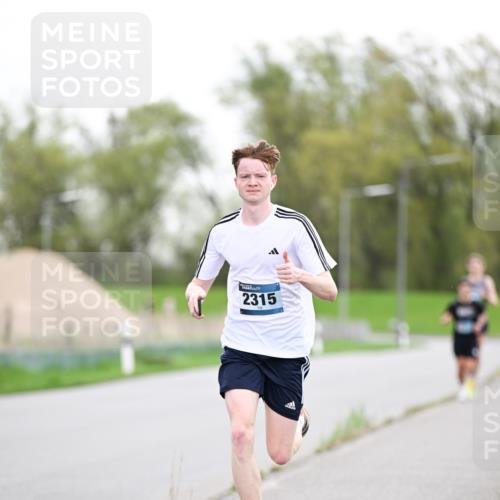 07.04.2024 - 43. Internationalen Wilhelmsburger Insellauf Dr. Thomas Lammeyer http://msf.ph/oto/6037613 07.04.2024 10:22:38 Laufen 2315 meine-sportfotos.de