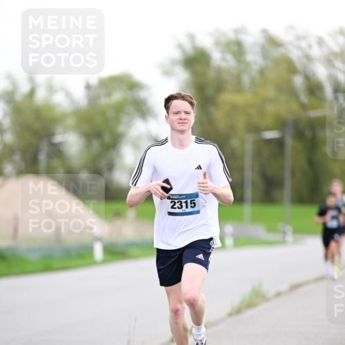 07.04.2024 - 43. Internationalen Wilhelmsburger Insellauf Dr. Thomas Lammeyer http://msf.ph/oto/6037614 07.04.2024 10:22:38 Laufen 2315 meine-sportfotos.de