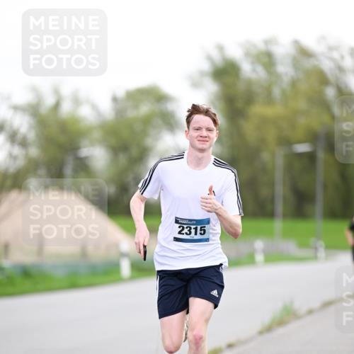07.04.2024 - 43. Internationalen Wilhelmsburger Insellauf Dr. Thomas Lammeyer http://msf.ph/oto/6037616 07.04.2024 10:22:39 Laufen 2315 meine-sportfotos.de