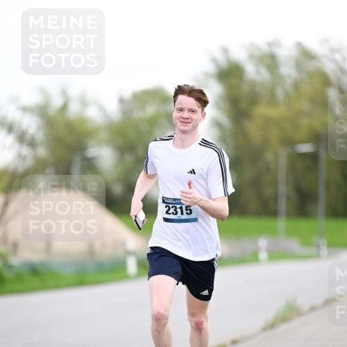 07.04.2024 - 43. Internationalen Wilhelmsburger Insellauf Dr. Thomas Lammeyer http://msf.ph/oto/6037617 07.04.2024 10:22:39 Laufen 2315 meine-sportfotos.de