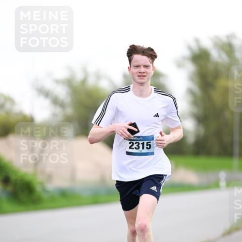 07.04.2024 - 43. Internationalen Wilhelmsburger Insellauf Dr. Thomas Lammeyer http://msf.ph/oto/6037620 07.04.2024 10:22:39 Laufen 2315 meine-sportfotos.de