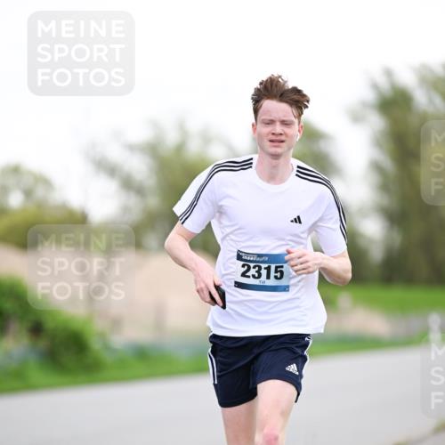 07.04.2024 - 43. Internationalen Wilhelmsburger Insellauf Dr. Thomas Lammeyer http://msf.ph/oto/6037621 07.04.2024 10:22:39 Laufen 2315 meine-sportfotos.de