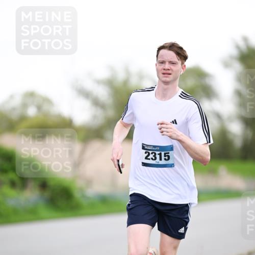07.04.2024 - 43. Internationalen Wilhelmsburger Insellauf Dr. Thomas Lammeyer http://msf.ph/oto/6037622 07.04.2024 10:22:39 Laufen 2315 meine-sportfotos.de