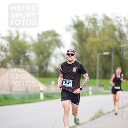 07.04.2024 - 43. Internationalen Wilhelmsburger Insellauf Dr. Thomas Lammeyer http://msf.ph/oto/6037645 07.04.2024 10:22:51 Laufen 2841 meine-sportfotos.de