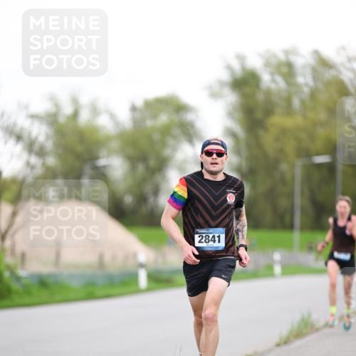 07.04.2024 - 43. Internationalen Wilhelmsburger Insellauf Dr. Thomas Lammeyer http://msf.ph/oto/6037647 07.04.2024 10:22:51 Laufen 2841 meine-sportfotos.de
