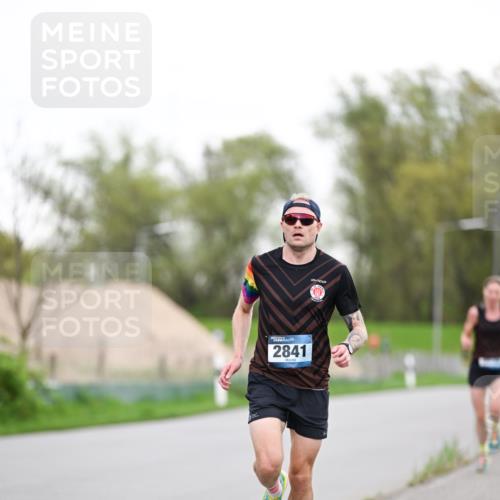 07.04.2024 - 43. Internationalen Wilhelmsburger Insellauf Dr. Thomas Lammeyer http://msf.ph/oto/6037649 07.04.2024 10:22:51 Laufen 2841 meine-sportfotos.de