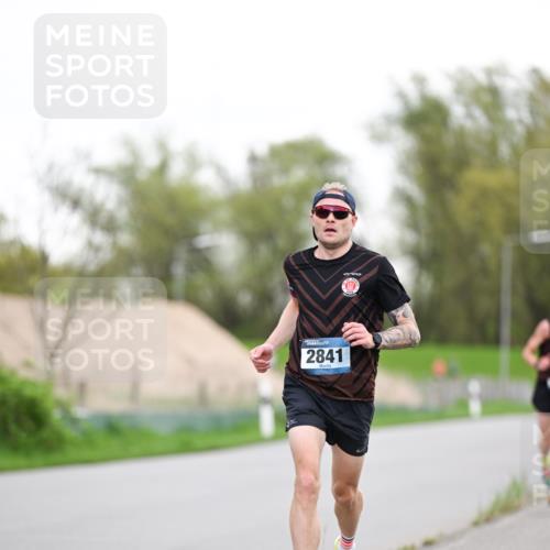 07.04.2024 - 43. Internationalen Wilhelmsburger Insellauf Dr. Thomas Lammeyer http://msf.ph/oto/6037650 07.04.2024 10:22:52 Laufen 2841 meine-sportfotos.de