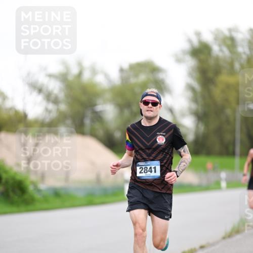 07.04.2024 - 43. Internationalen Wilhelmsburger Insellauf Dr. Thomas Lammeyer http://msf.ph/oto/6037651 07.04.2024 10:22:52 Laufen 2841 meine-sportfotos.de