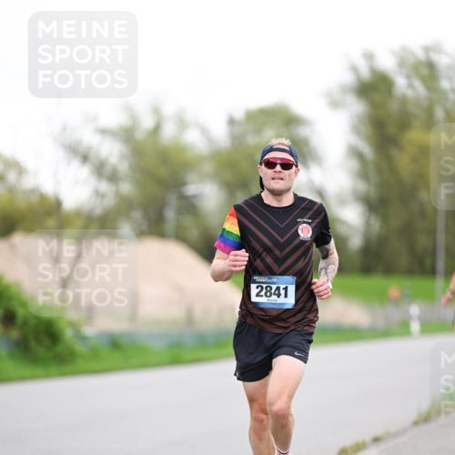 07.04.2024 - 43. Internationalen Wilhelmsburger Insellauf Dr. Thomas Lammeyer http://msf.ph/oto/6037652 07.04.2024 10:22:52 Laufen 2841 meine-sportfotos.de