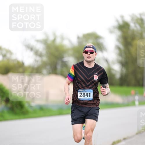 07.04.2024 - 43. Internationalen Wilhelmsburger Insellauf Dr. Thomas Lammeyer http://msf.ph/oto/6037654 07.04.2024 10:22:52 Laufen 2841 meine-sportfotos.de