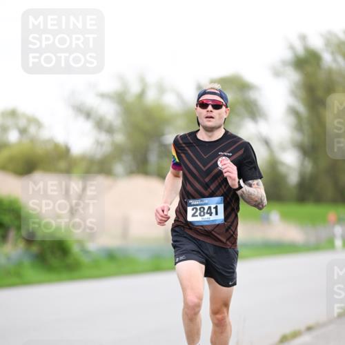 07.04.2024 - 43. Internationalen Wilhelmsburger Insellauf Dr. Thomas Lammeyer http://msf.ph/oto/6037655 07.04.2024 10:22:52 Laufen 2841 meine-sportfotos.de