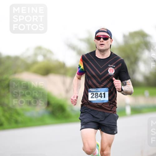07.04.2024 - 43. Internationalen Wilhelmsburger Insellauf Dr. Thomas Lammeyer http://msf.ph/oto/6037660 07.04.2024 10:22:53 Laufen 2841 meine-sportfotos.de