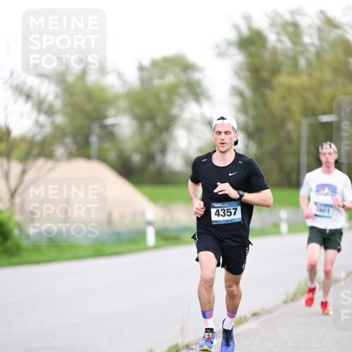 07.04.2024 - 43. Internationalen Wilhelmsburger Insellauf Dr. Thomas Lammeyer http://msf.ph/oto/6037711 07.04.2024 10:23:17 Laufen 4357, 901 meine-sportfotos.de