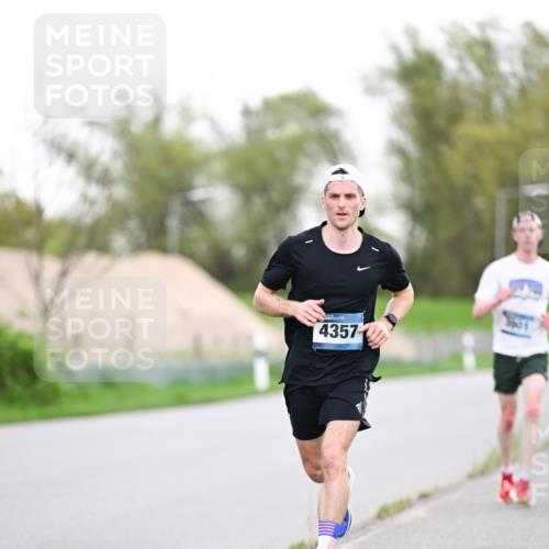 07.04.2024 - 43. Internationalen Wilhelmsburger Insellauf Dr. Thomas Lammeyer http://msf.ph/oto/6037714 07.04.2024 10:23:18 Laufen 4357 meine-sportfotos.de