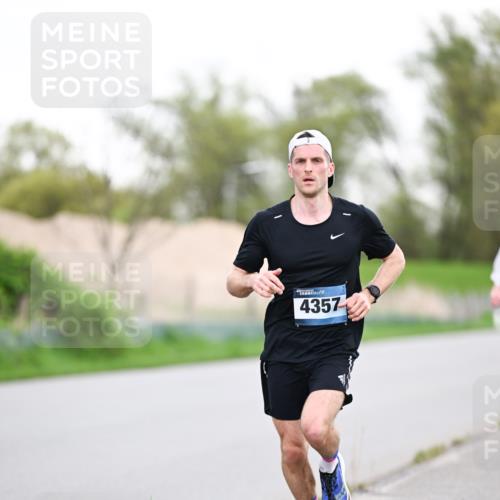 07.04.2024 - 43. Internationalen Wilhelmsburger Insellauf Dr. Thomas Lammeyer http://msf.ph/oto/6037718 07.04.2024 10:23:18 Laufen 4357 meine-sportfotos.de