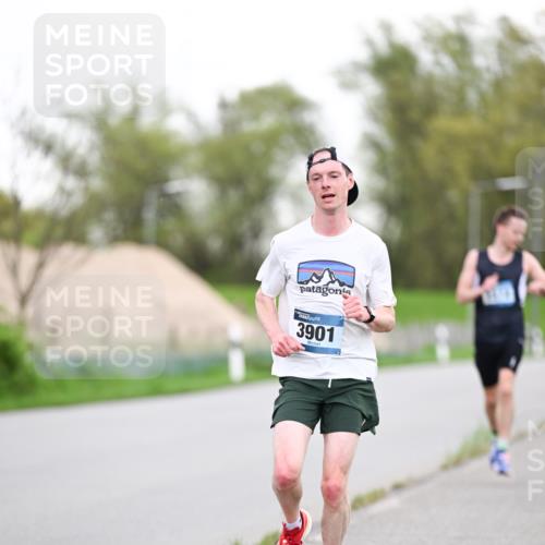 07.04.2024 - 43. Internationalen Wilhelmsburger Insellauf Dr. Thomas Lammeyer http://msf.ph/oto/6037729 07.04.2024 10:23:21 Laufen 3901 meine-sportfotos.de