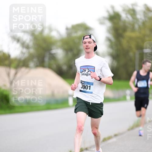 07.04.2024 - 43. Internationalen Wilhelmsburger Insellauf Dr. Thomas Lammeyer http://msf.ph/oto/6037730 07.04.2024 10:23:21 Laufen 3901 meine-sportfotos.de